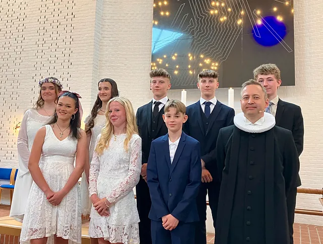 Konfirmandhold i Udlejre kirke med Bo Sonn