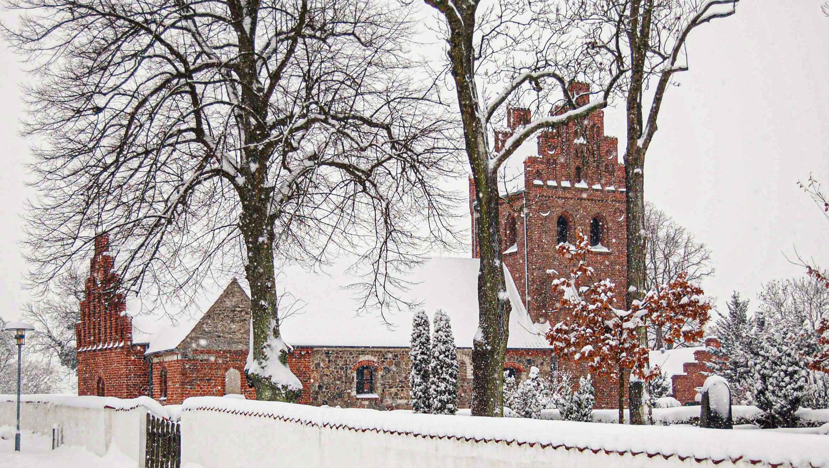 Ølstykke Kirke i snevejr