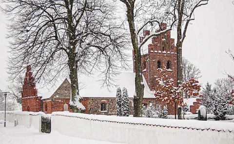 Ølstykke Kirke i snevejr
